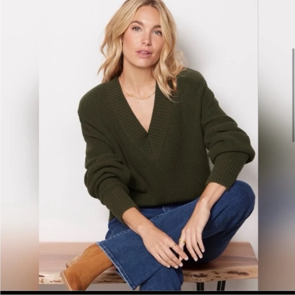 Pistola Camille Strong Shoulder Ribbed VNeck Sweater olive green Sz S NEW - Picture 3 of 10